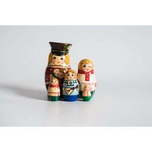 Preowned Russian Nesting Doll Family Set of 5 with the Tallest at 5"